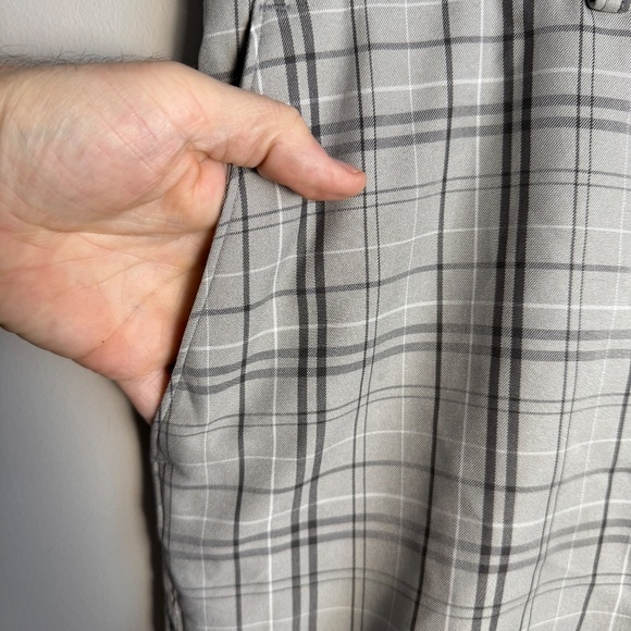 Haggar‎ Men's Performance Casual Plaid Golf Walking Shorts Silver/Gray 38 - Picture 2 of 14